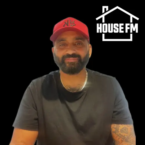 DJ Murrell on House FM DJ Murrell presents a live show on House FM each and every Thursday and all shows are uploaded to Mixcloud